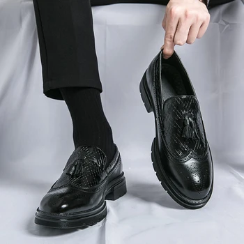 גברים של נעליים מזדמנים brogue מגולף נעלי עור נעלי גברים של וחוטי ציציות הדום נעליים עסקים רשמית נעליים